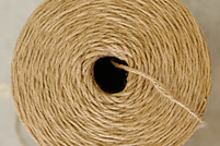 織り込む前の麻糸